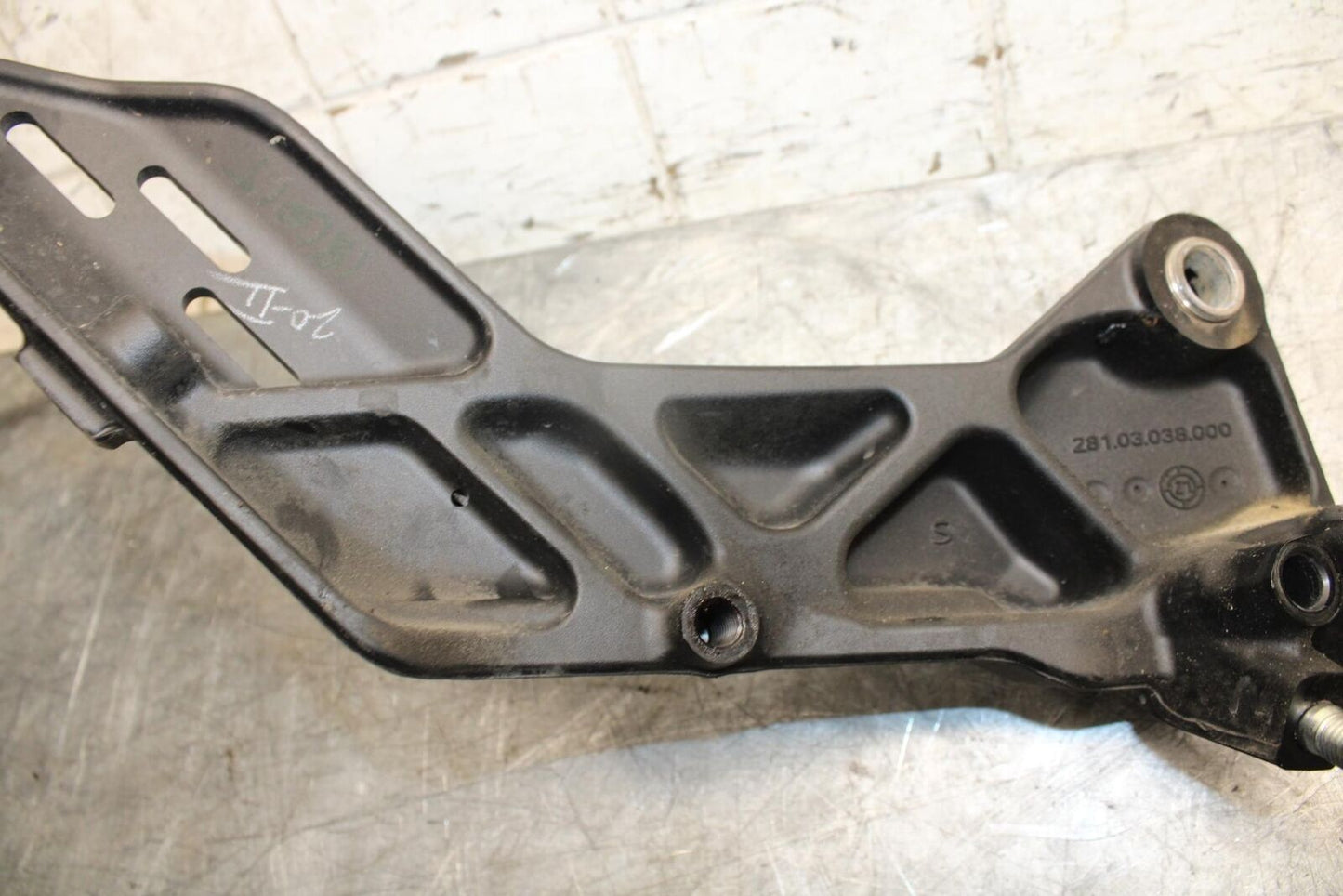 22-23 HUSQVARNA VITPILEN 401 LEFT REARSET REAR SET DRIVER FOOT PEG BRACKET BB541