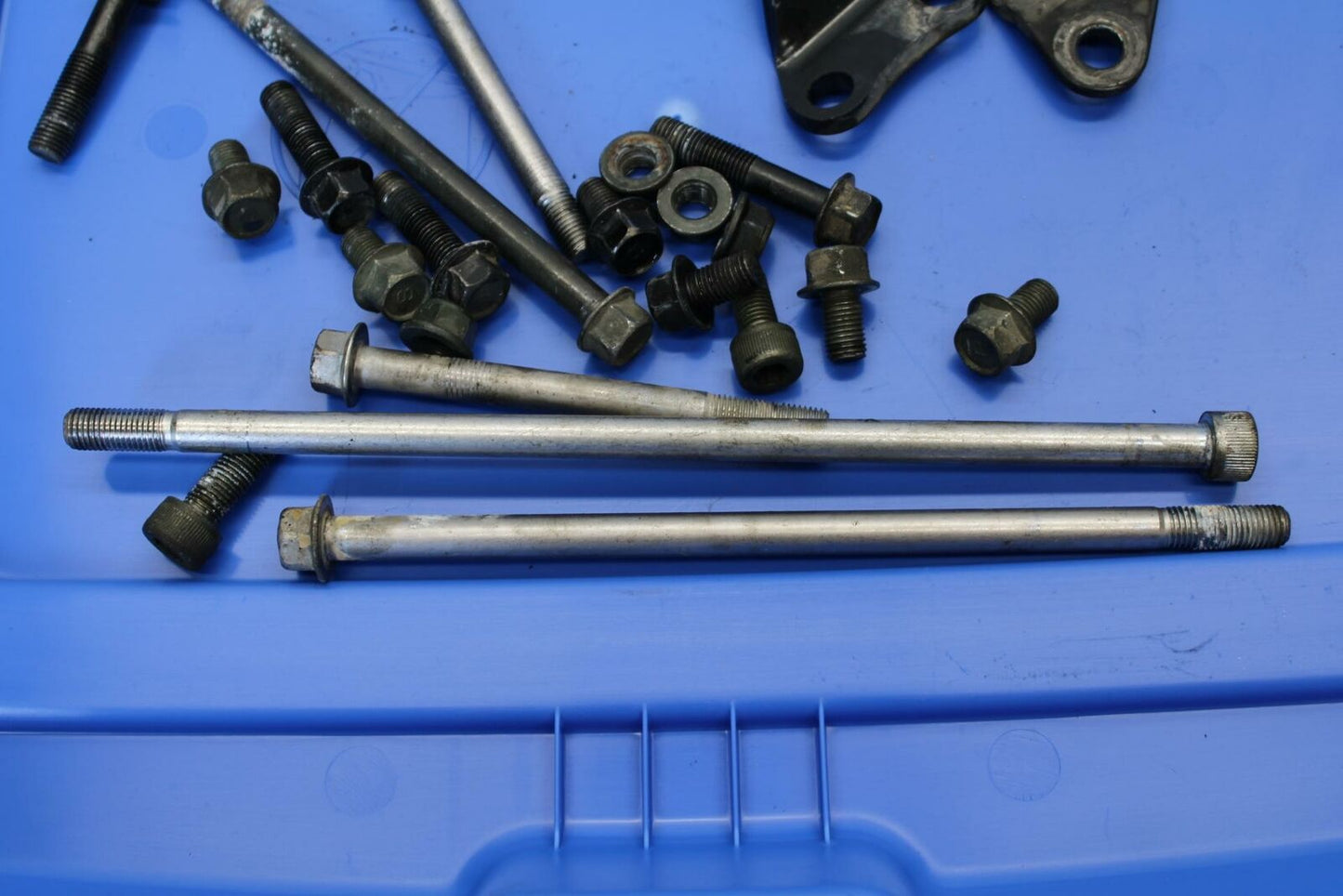 02-03 YAMAHA V STAR 1100 ENGINE MOUNTING BOLTS HARDWARE MOTOR SCREWS BB308