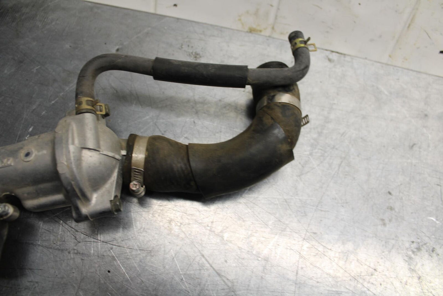98-99 YAMAHA YZF R1 THERMOSTAT W HOUSING ASSEMBLY 4FM-12410-00-00 BB74