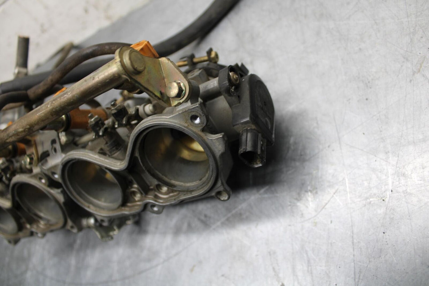 05-06 HONDA CBR600RR MAIN FUEL INJECTORS / THROTTLE BODIES 16401-MEE-A01 BB479