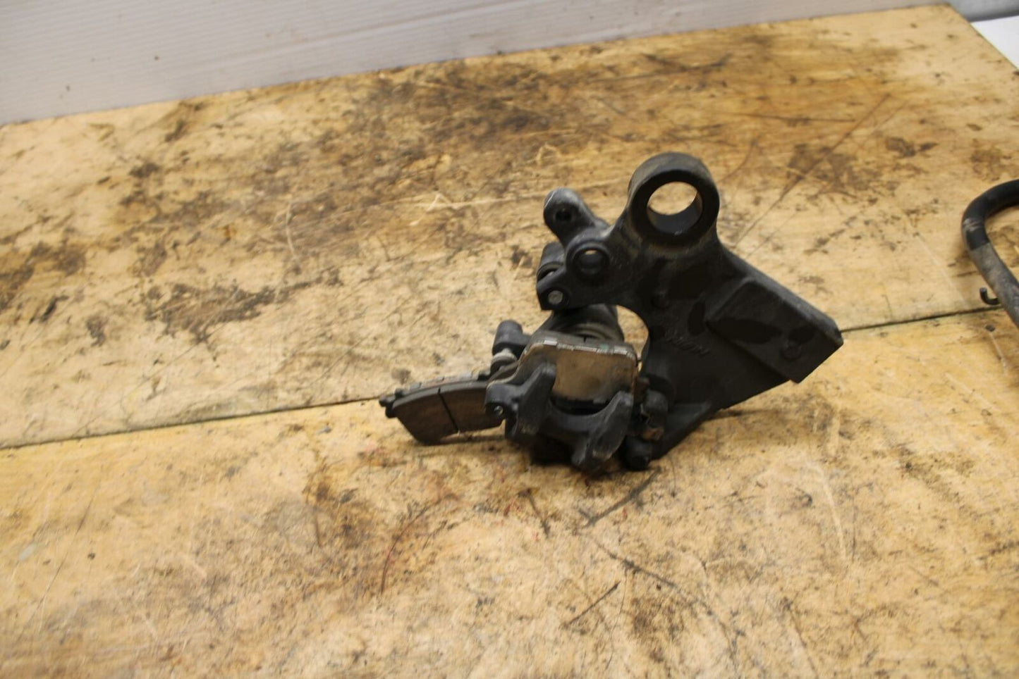 13-18 KAWASAKI NINJA ZX6R REAR BACK BRAKE CALIPER W MOUNT BRACKET BB342