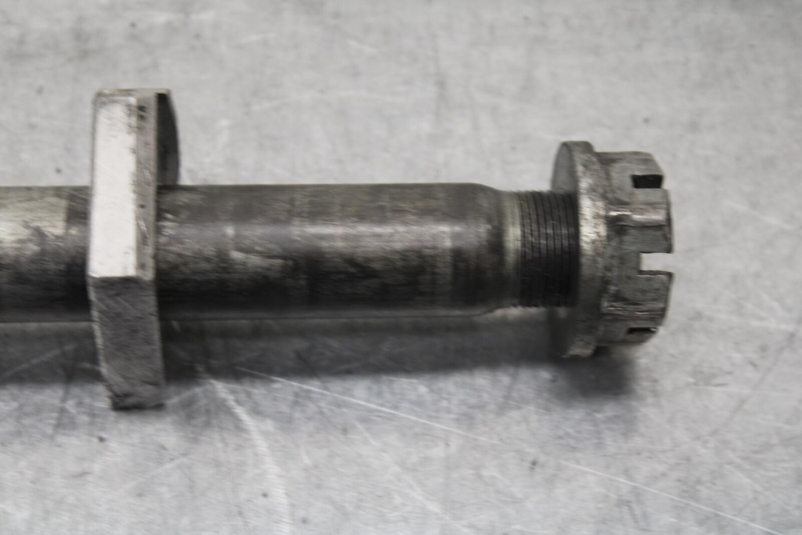 01-03 SUZUKI GSXR600 REAR AXLE BACK WHEEL RIM PIVOT BOLT AXEL 64711-33E10 BB639