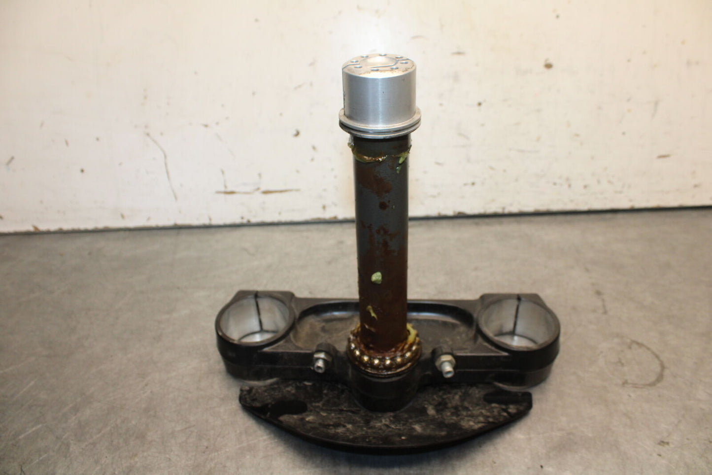 06-07 DUCATI MONSTER 695 FRONT FORKS CLAMP LOWER TRIPLE TREE STEM BB674