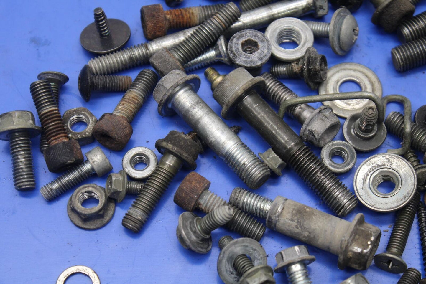 1999 Suzuki GSXR600 MISCELLANEOUS MOUNTING BOLTS HARDWARE MOTOR SCREWS BB608