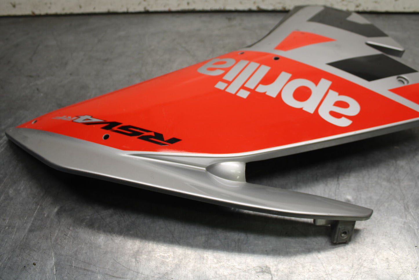 15-19 APRILIA RSV4 RF RIGHT MID UPPER SIDE FAIRING COWL PLASTIC BB611
