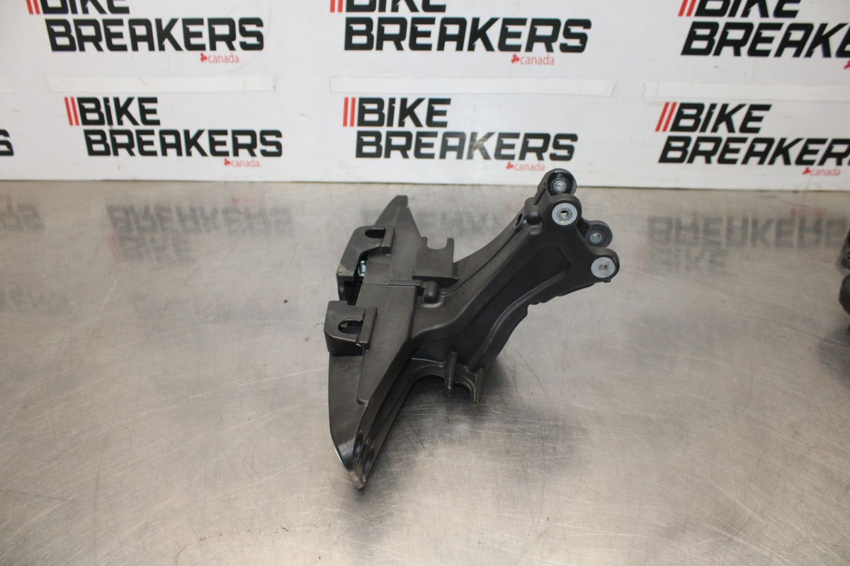 15 APRILIA RSV4 FACTORY APRC ABS UPPER FAIRING MIRROR GAUGES STAY BRACKET BB901