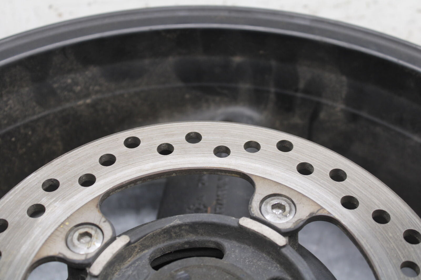 03-04 TRIUMPH DAYTONA 600 REAR WHEEL BACK RIM BB745