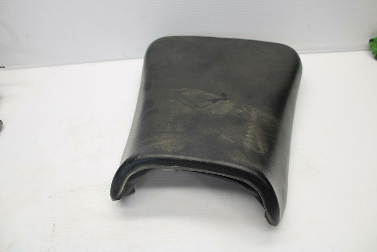 96 YAMAHA YZF750R FRONT DRIVERS SEAT PAD SADDLE PILLION BB237