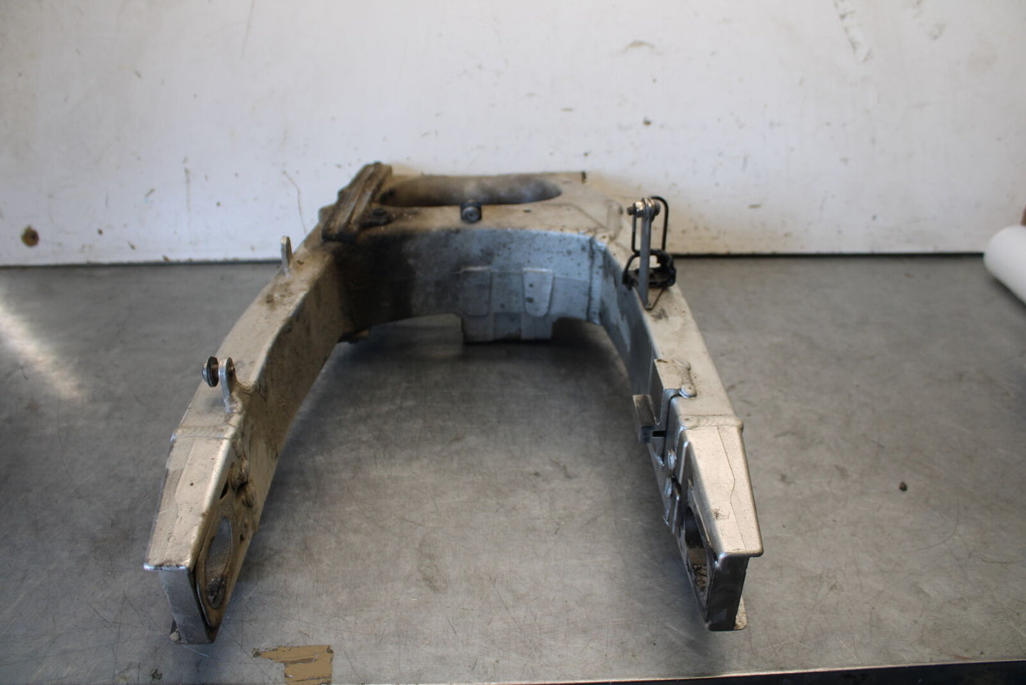 03-07 SUZUKI SV1000S REAR SWINGARM BACK SUSPENSION SWING ARM BB657