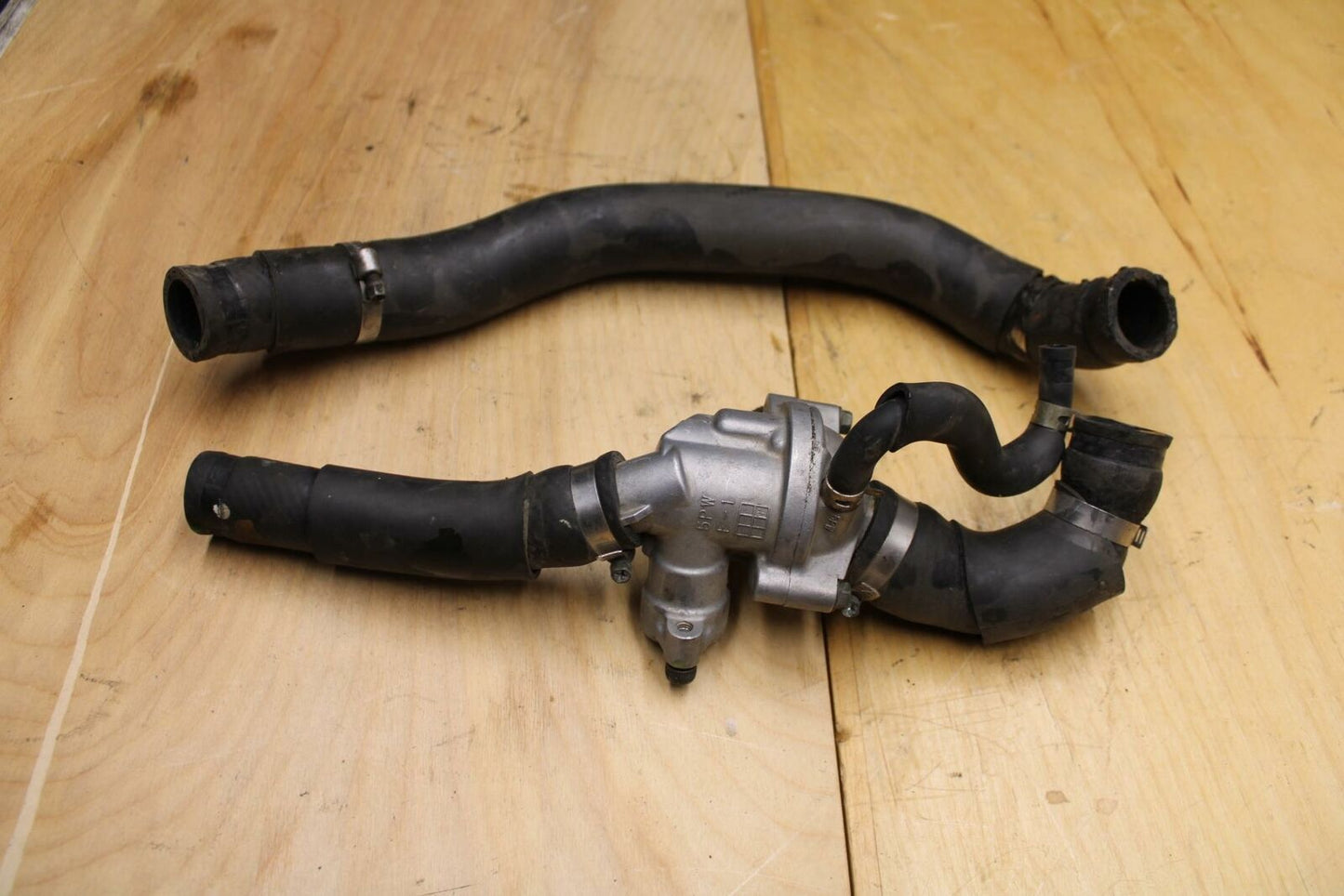 02-03 YAMAHA YZF R1 5PW RADIATOR HOSES THERMOSTAT HOUSING WATER PIPES HOSE BB313