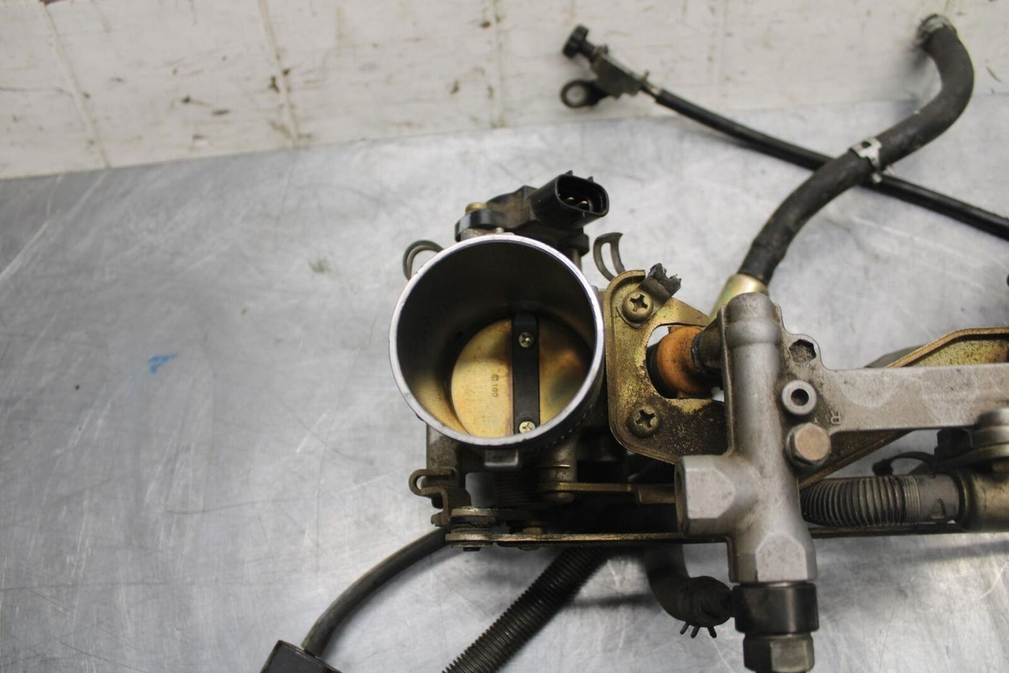 1998 Suzuki TL1000S MAIN FUEL INJECTORS / THROTTLE BODIES
