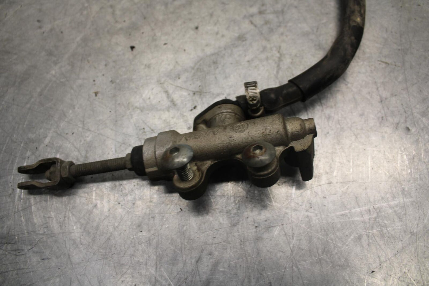 1994 Suzuki GSXR750W REAR BACK BRAKE MASTER CYLINDER W RESERVOIR BB17