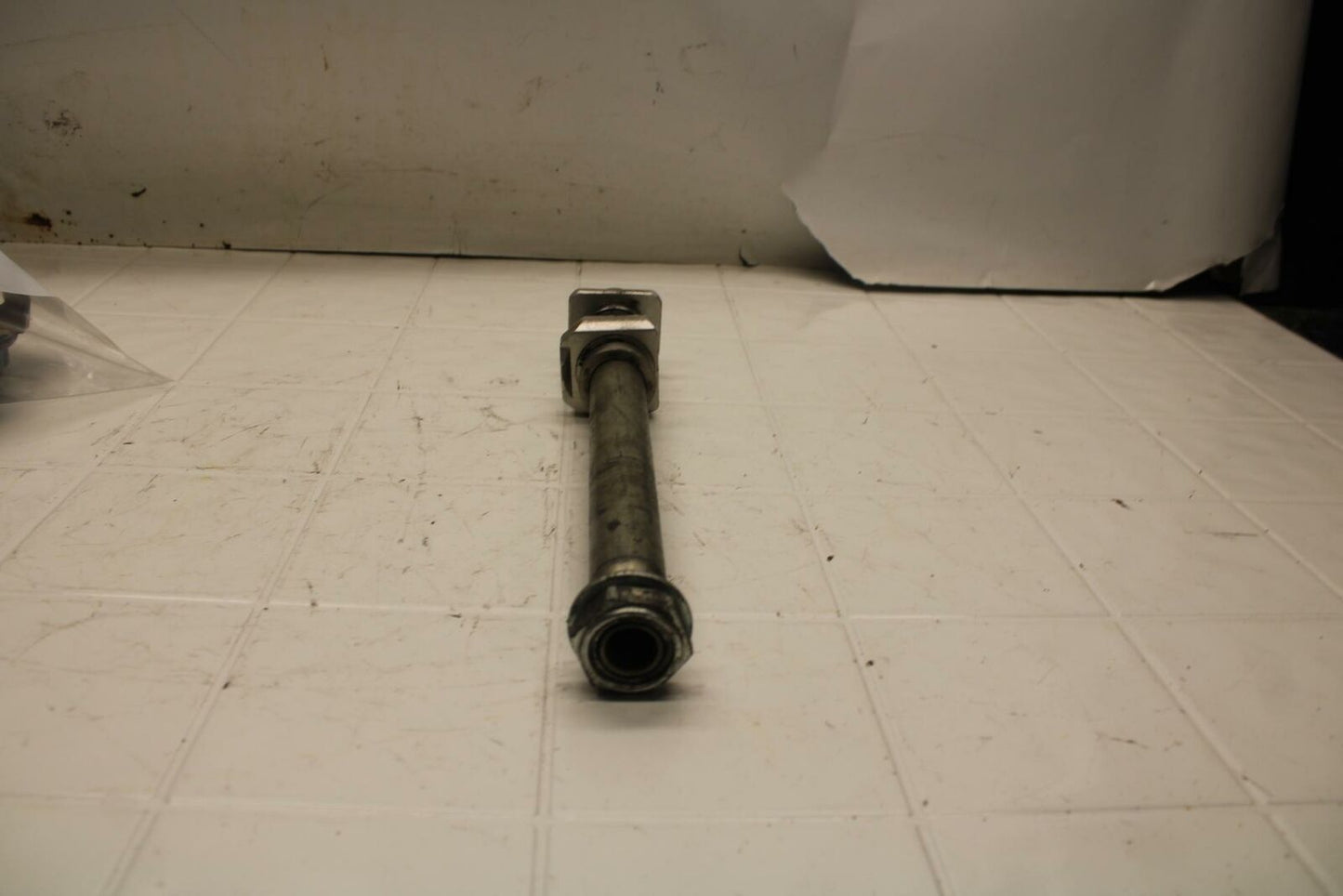 04-05 SUZUKI GSXR750 REAR AXLE BACK WHEEL RIM PIVOT BOLT AXEL BB270b