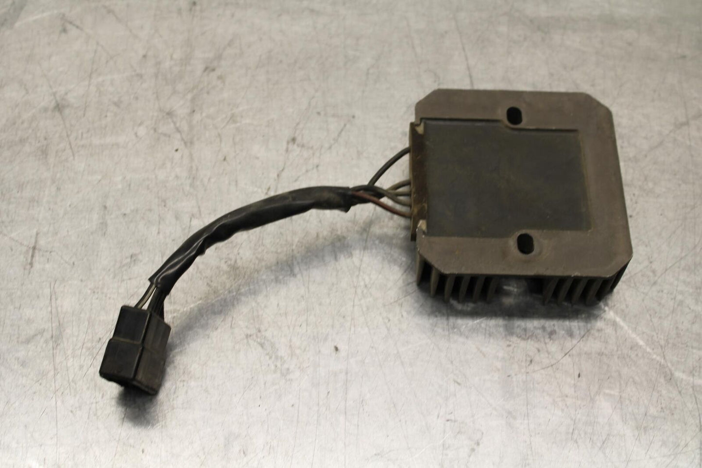 2004 Suzuki Intruder 1500 VL1500 RECTIFIER VOLTAGE REGULATOR 32800-44D11 BB573