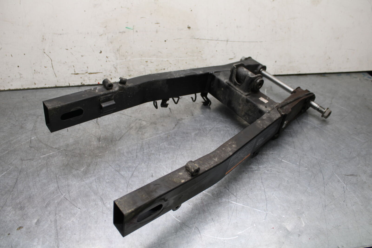 19-22 KAWASAKI Z400 REAR SWINGARM BACK SUSPENSION SWING ARM BB708