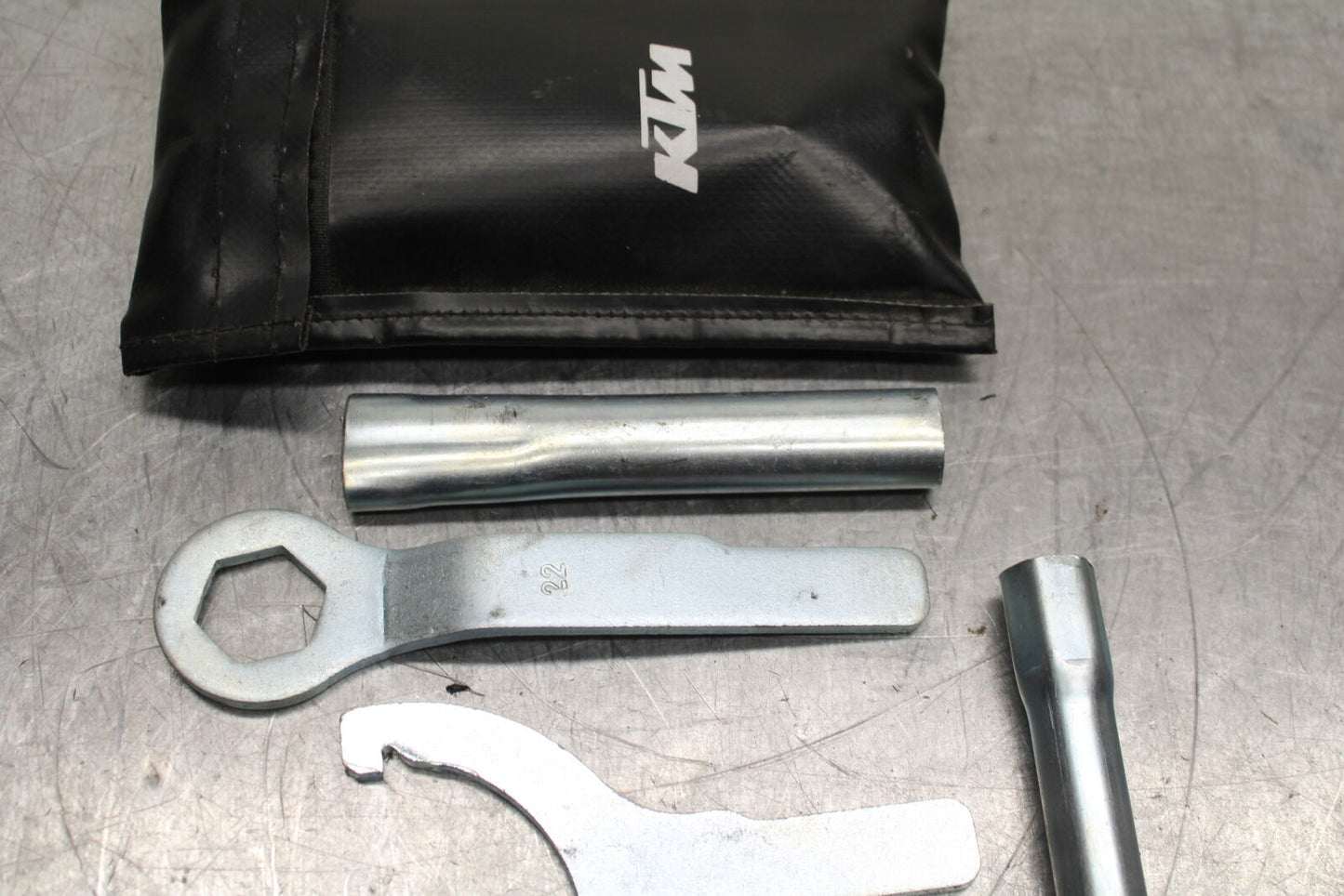 17-24 KTM 390 DUKE STOCK TOOLS OEM TOOL BAG KIT SET BB734
