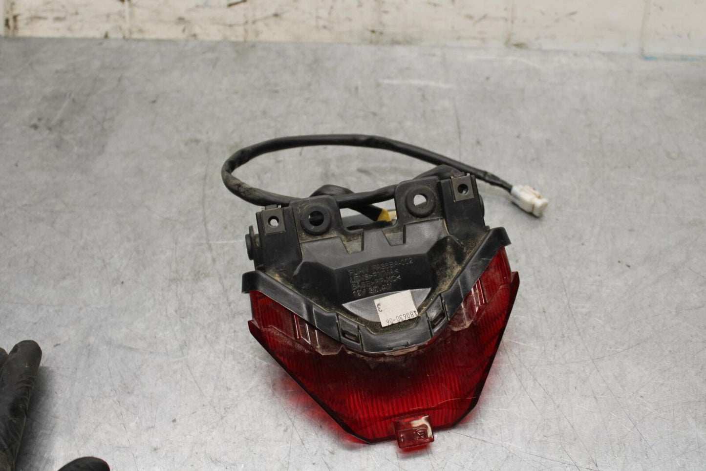 19 YAMAHA YZF R3 REAR TAIL TAILLIGHT BACK BRAKE LIGHT BB56