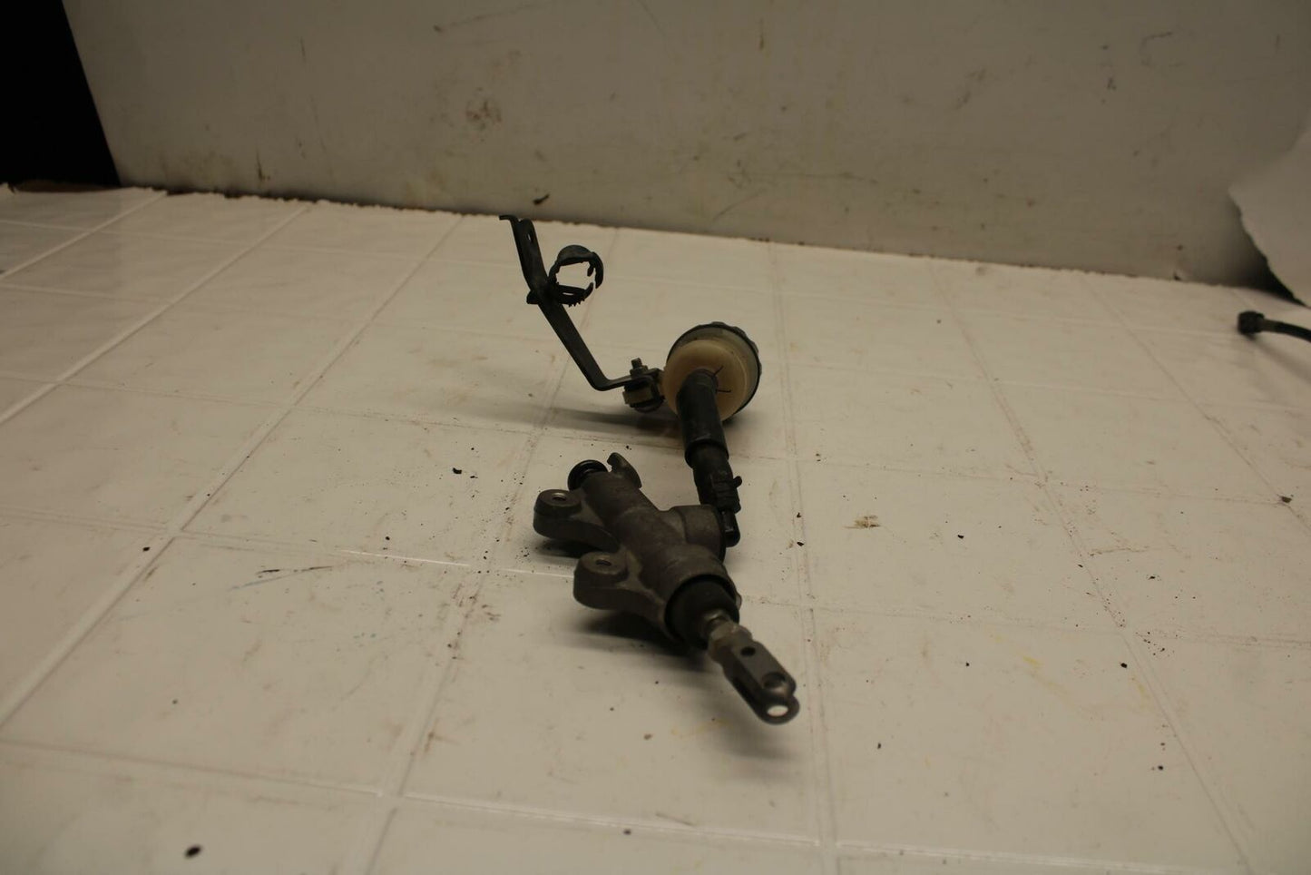 08-16 YAMAHA YZF R6 REAR BACK BRAKE MASTER CYLINDER W RESERVOIR BB406