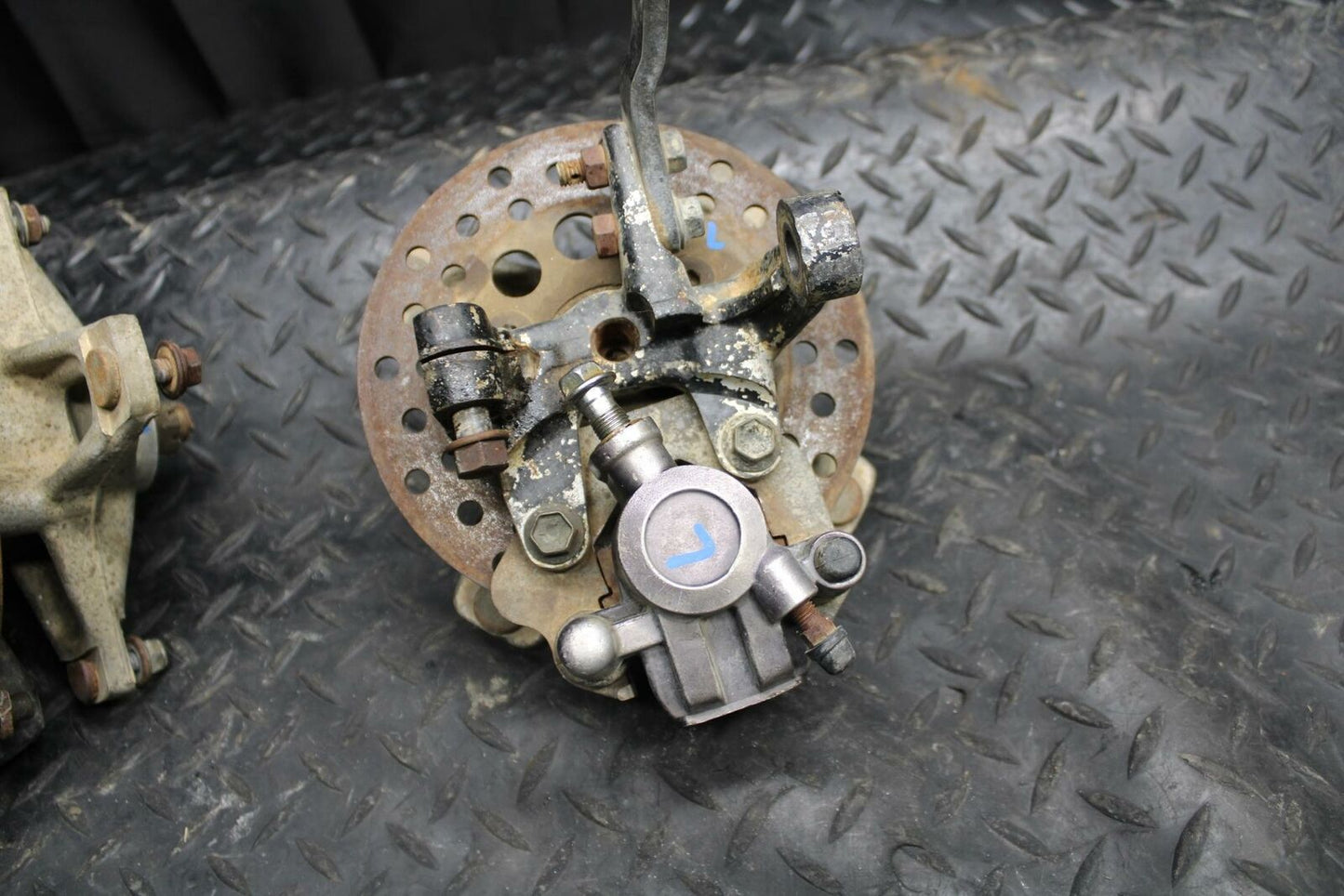 85-86 SUZUKI QUADRACER 250 FRONT WHEEL RIGHT LEFT HUBS HUB SET BB210