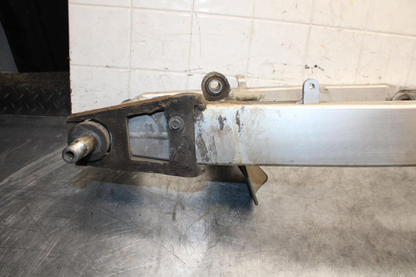 91-92 SUZUKI GSXR750 M  REAR SWINGARM BACK SUSPENSION SWING ARM BB493