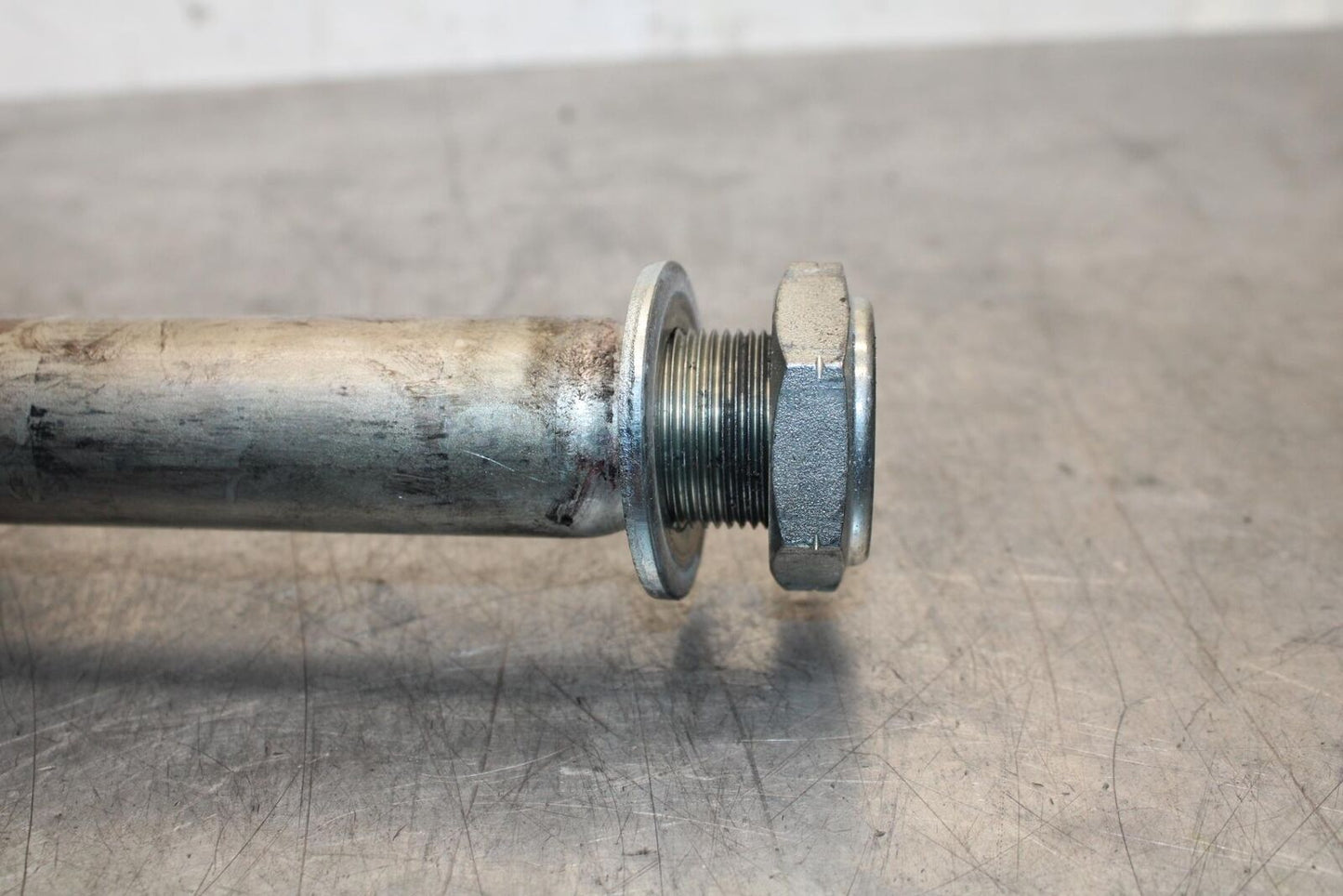 20 SUZUKI GSXR 1000 REAR AXLE BACK WHEEL RIM PIVOT BOLT AXEL BB597