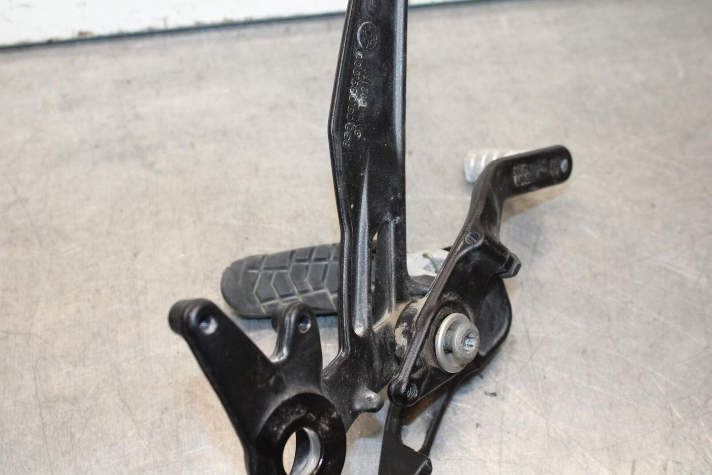 20-24 KTM 890 DUKE R RIGHT REARSET REAR SET DRIVER FOOT PEG REST STOP BB627