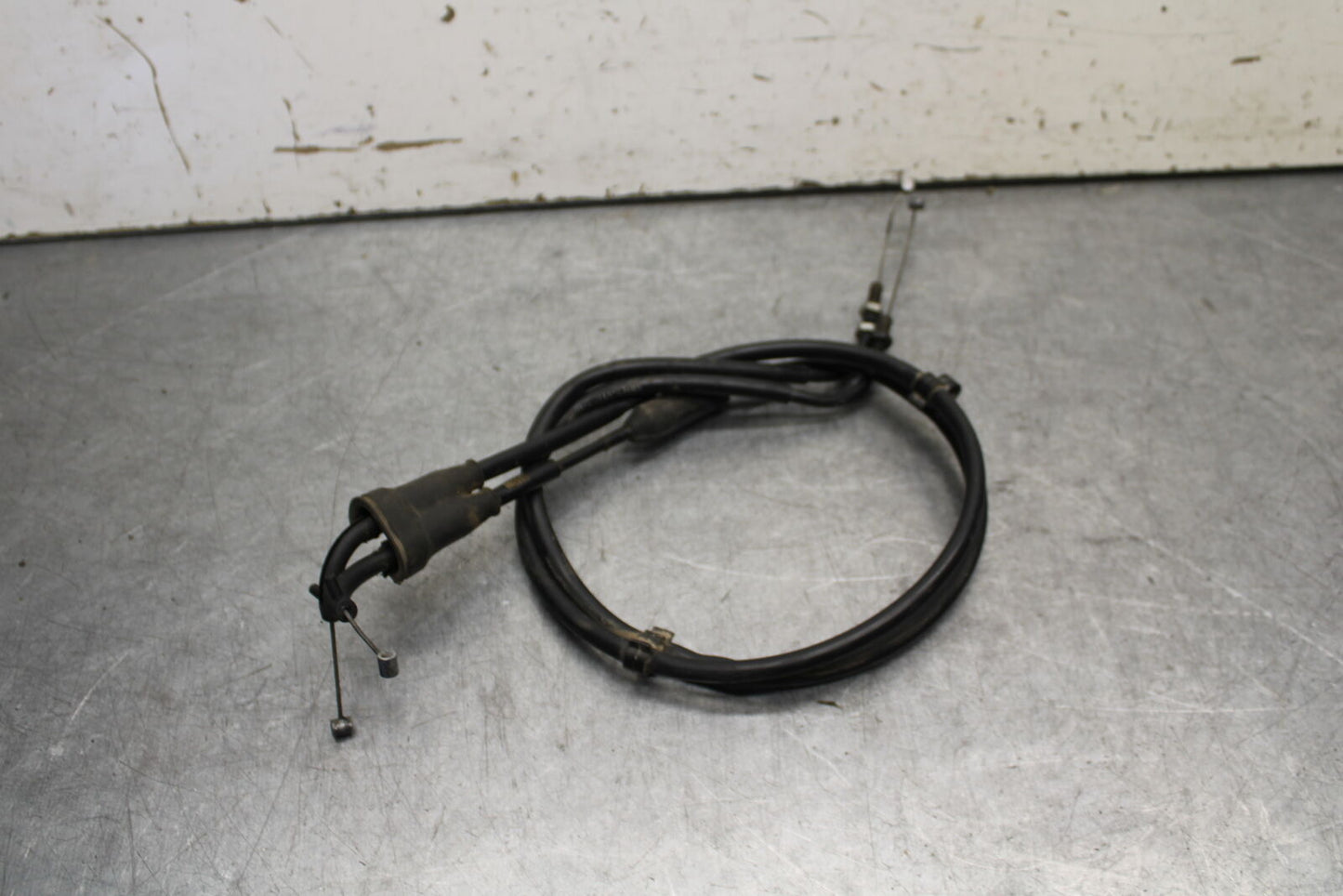 09-11 TRIUMPH DAYTONA 675 THROTTLE CABLES LINES BB652