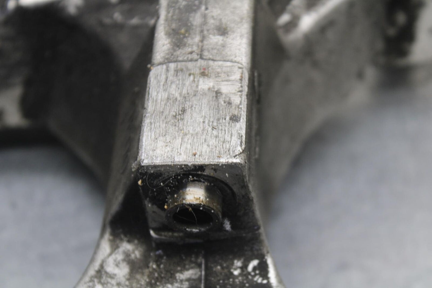 01-03 SUZUKI GSXR600 REAR SWINGARM BACK SUSPENSION SWING ARM BB639