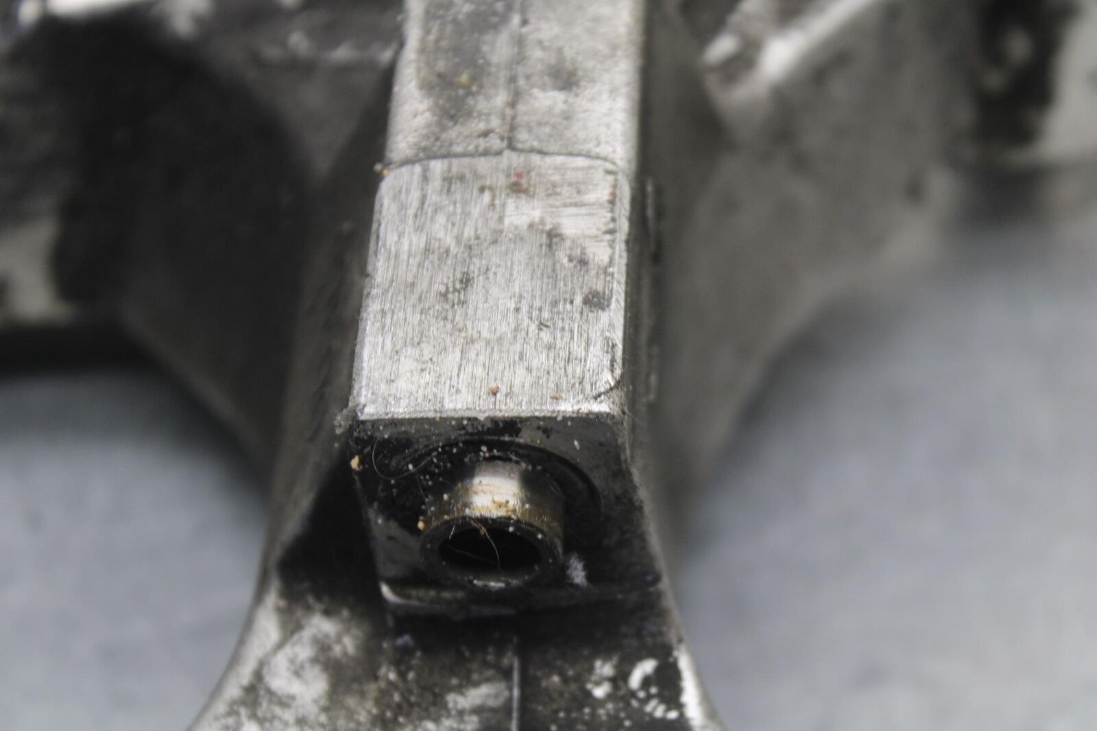 01-03 SUZUKI GSXR600 REAR SWINGARM BACK SUSPENSION SWING ARM BB639