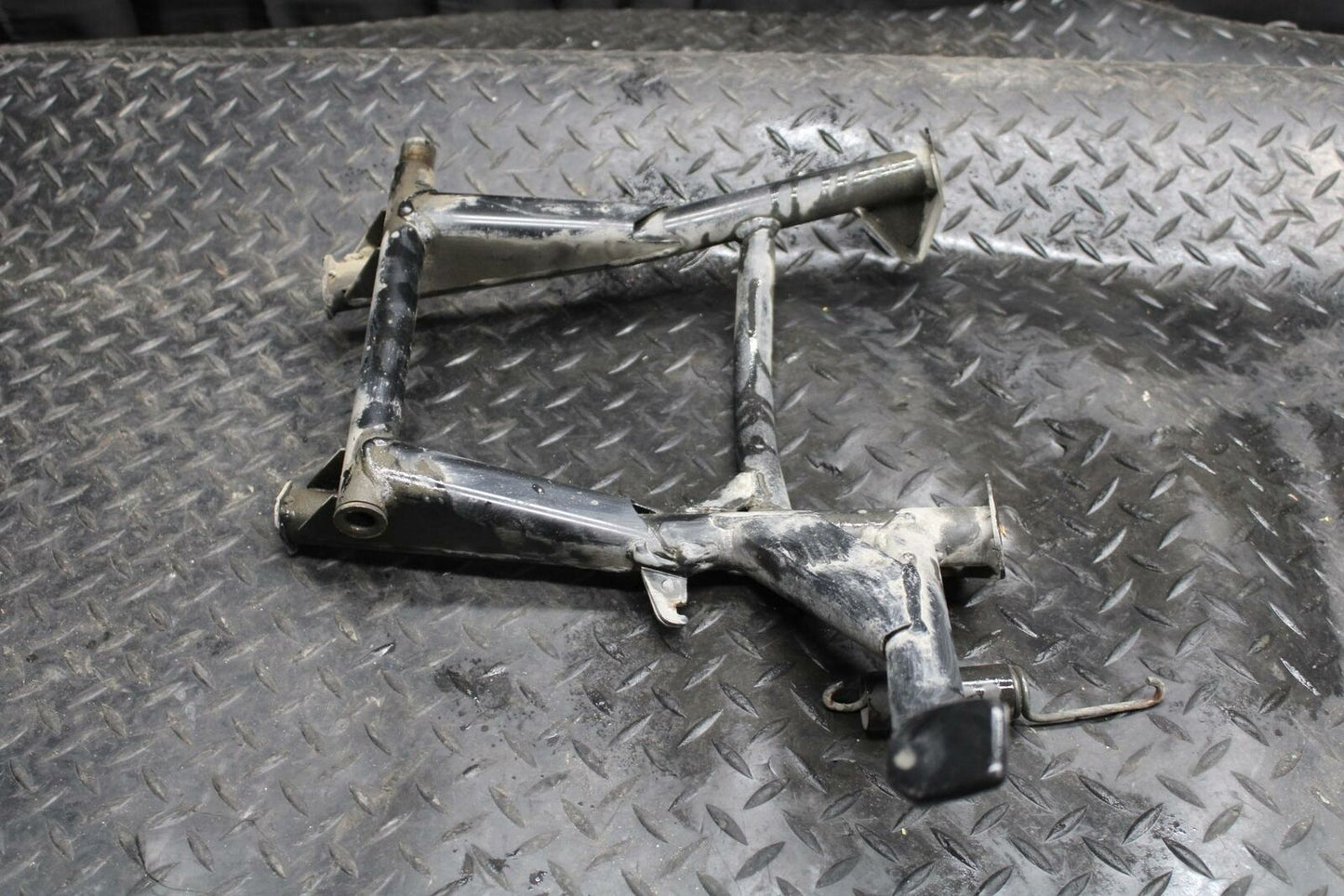 91-02 HONDA ST1100 CENTER MAIN STAND BB222