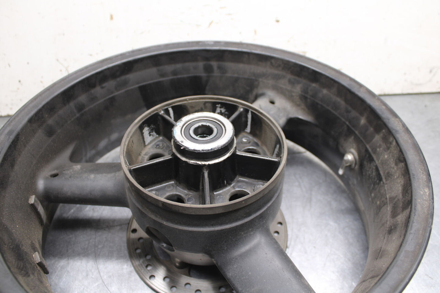 03-04 TRIUMPH DAYTONA 600 REAR WHEEL BACK RIM BB745
