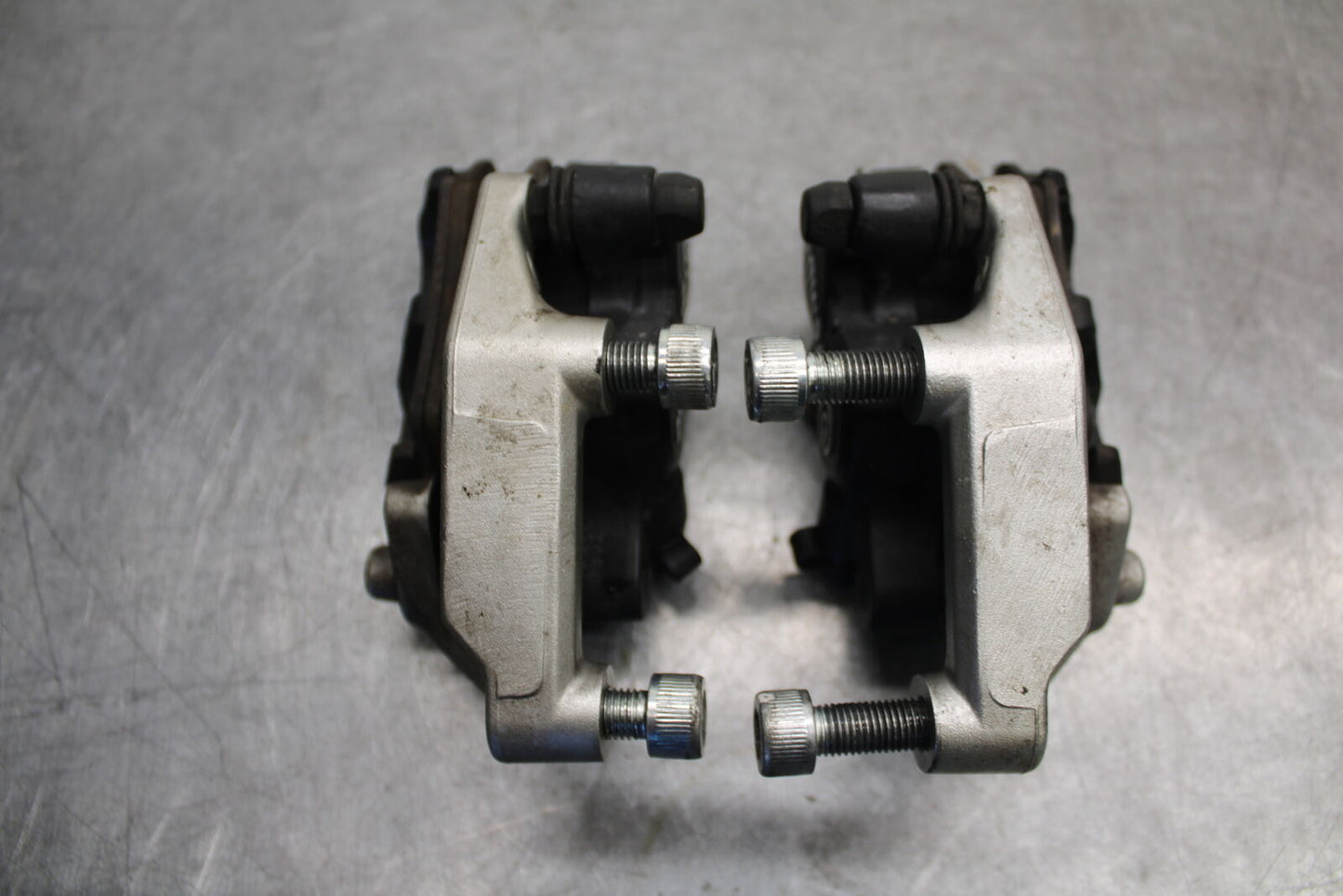 06-07 DUCATI MONSTER 695 RIGHT LEFT FRONT BRAKE CALIPER SET PAIR CALIPERS BB674
