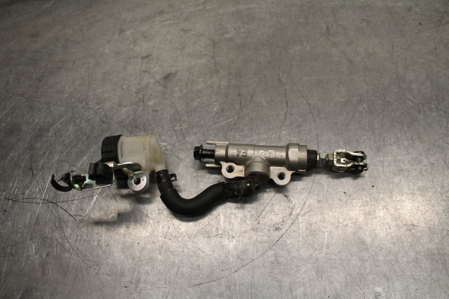 19-24 YAMAHA R3 REAR BACK BRAKE MASTER CYLINDER W RESERVOIR BB736