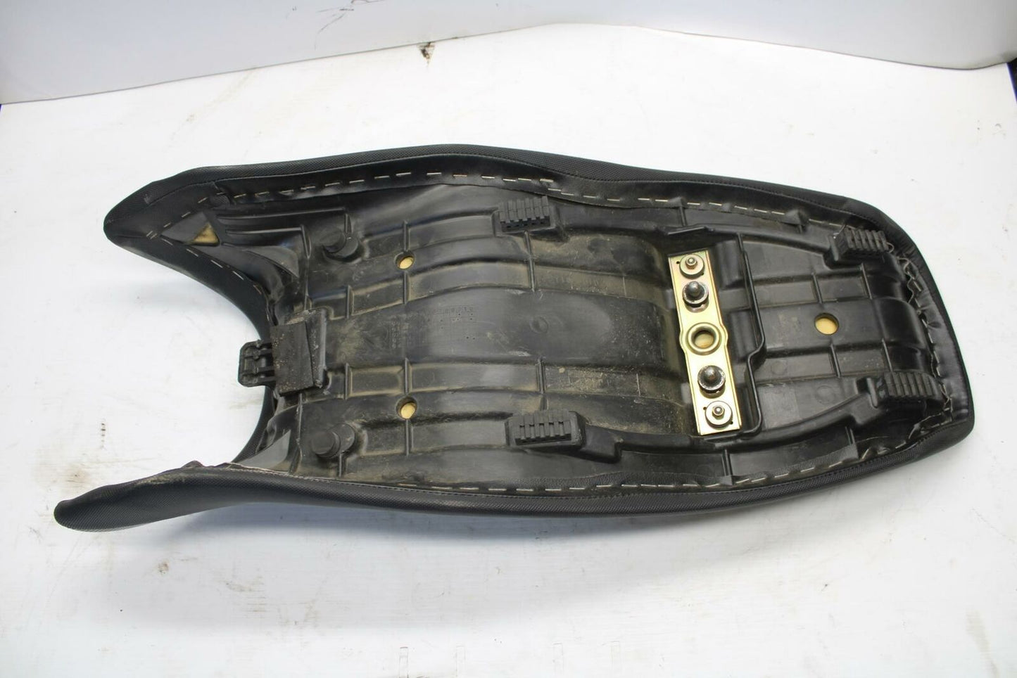 04-09 SUZUKI GS500F FRONT REAR SEAT SADDLE BB261