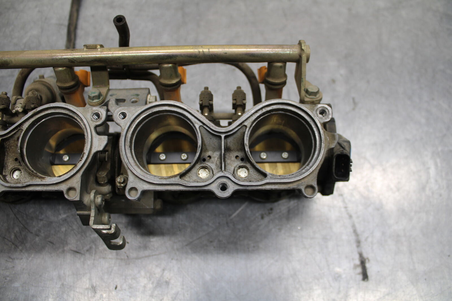 05-06 HONDA CBR600RR MAIN FUEL INJECTORS / THROTTLE BODIES BB739
