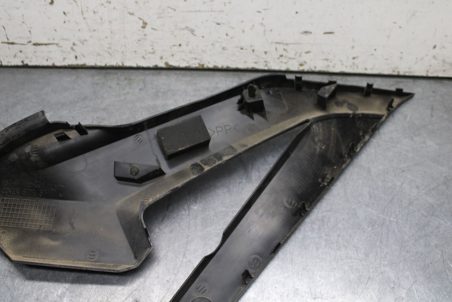 19-24 YAMAHA R3 LEFT FRONT SIDE SEAT SADDLE PANEL TRIM COWL FAIRING BB736