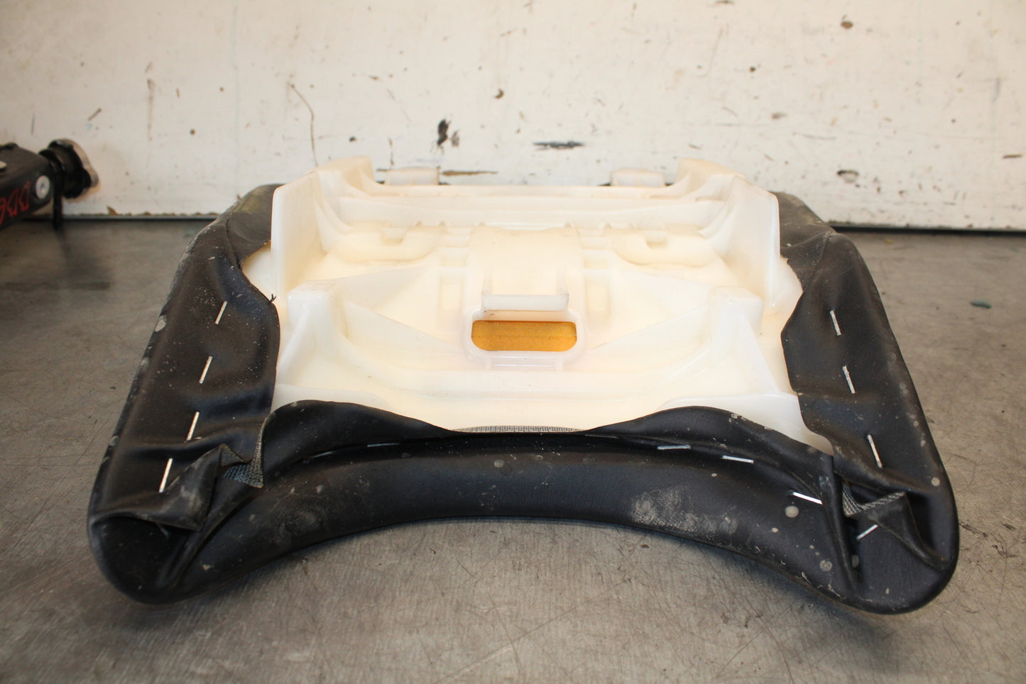 08-16 YAMAHA YZF R6 FRONT DRIVERS SEAT PAD SADDLE PILLION 13S-24710-00-00 BB665