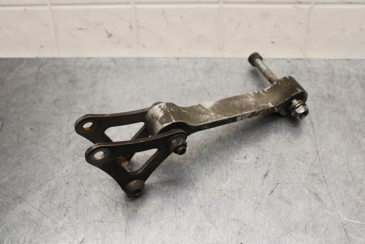 2009 Triumph Daytona 675 REAR DOGBONE SHOCK LINKAGE LINK BB584