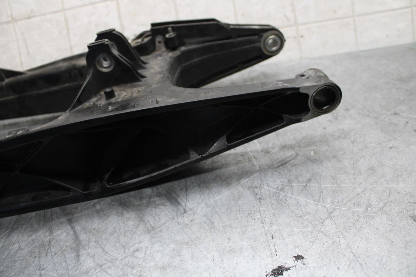 22-23 HUSQVARNA SVARTPILEN 401 REAR SWINGARM BACK SUSPENSION SWING ARM BB541