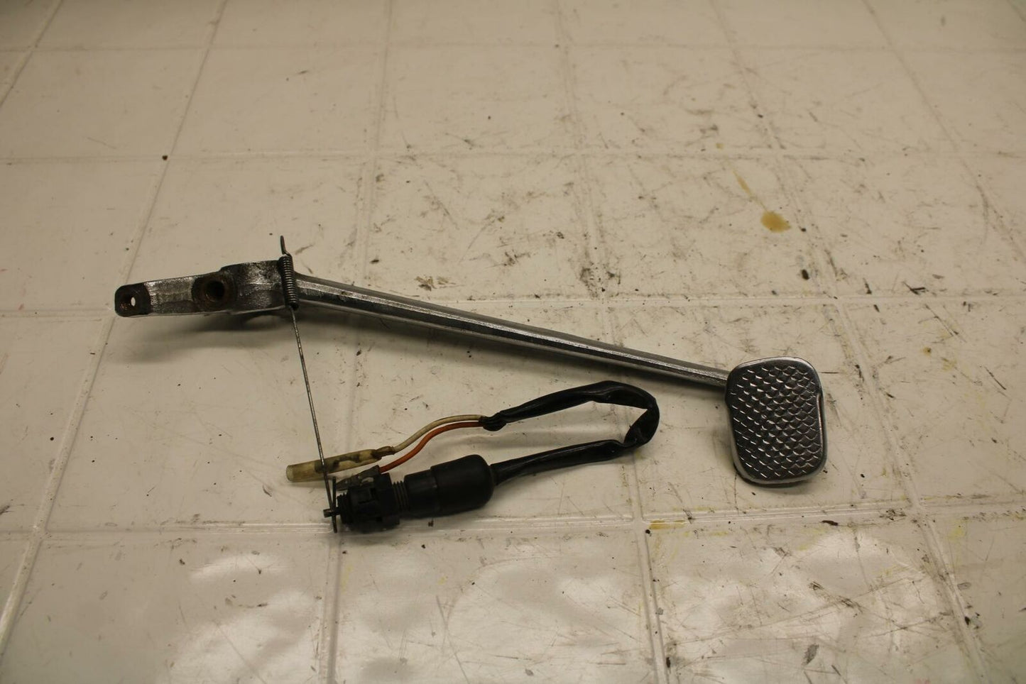 80-83 SUZUKI GS750E RIGHT REARSET BRAKE FOOT PEDAL BB19