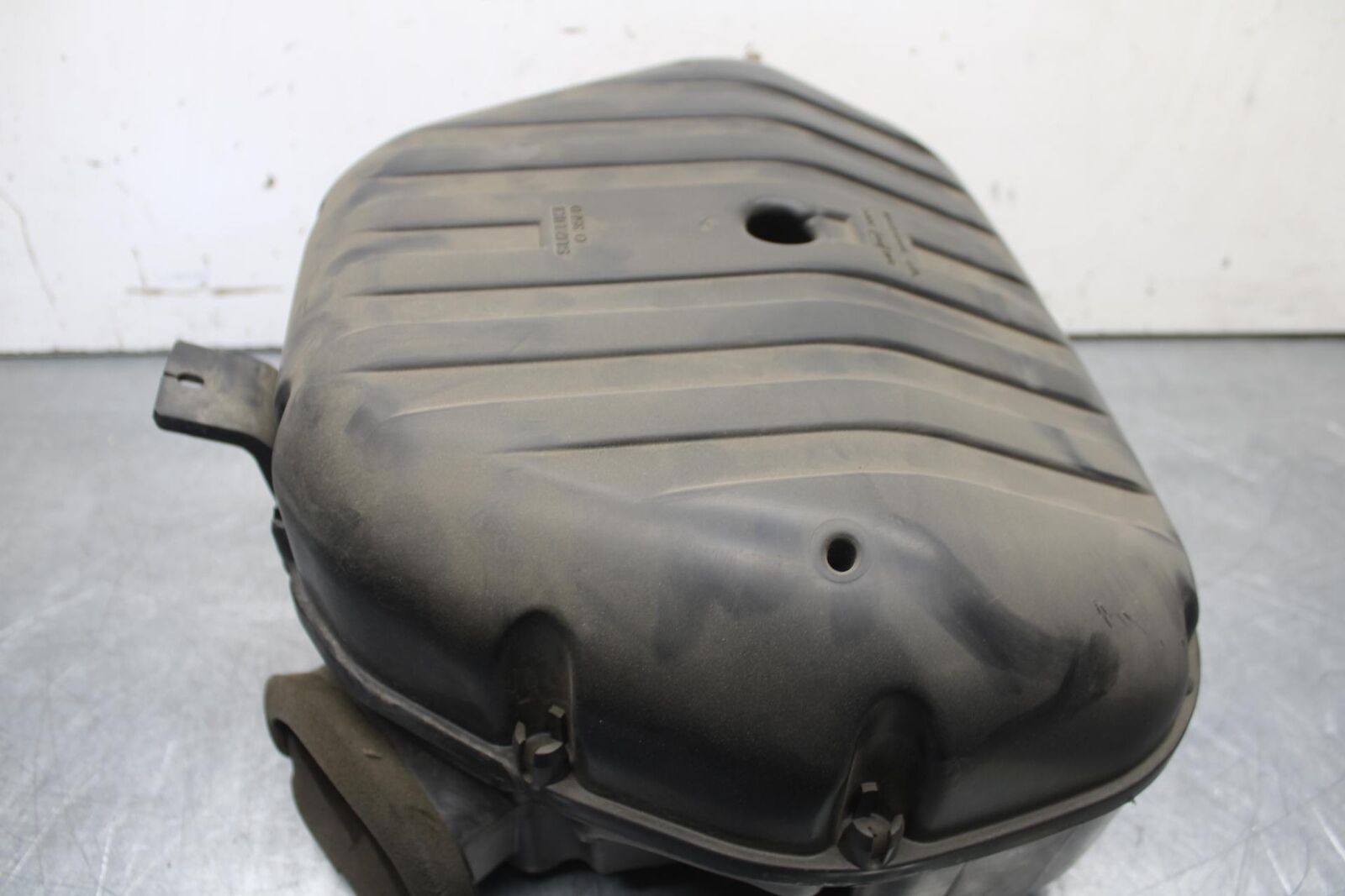 01-03 SUZUKI GSXR600 AIRBOX AIR INTAKE FILTER BOX 13700-39F00 BB633