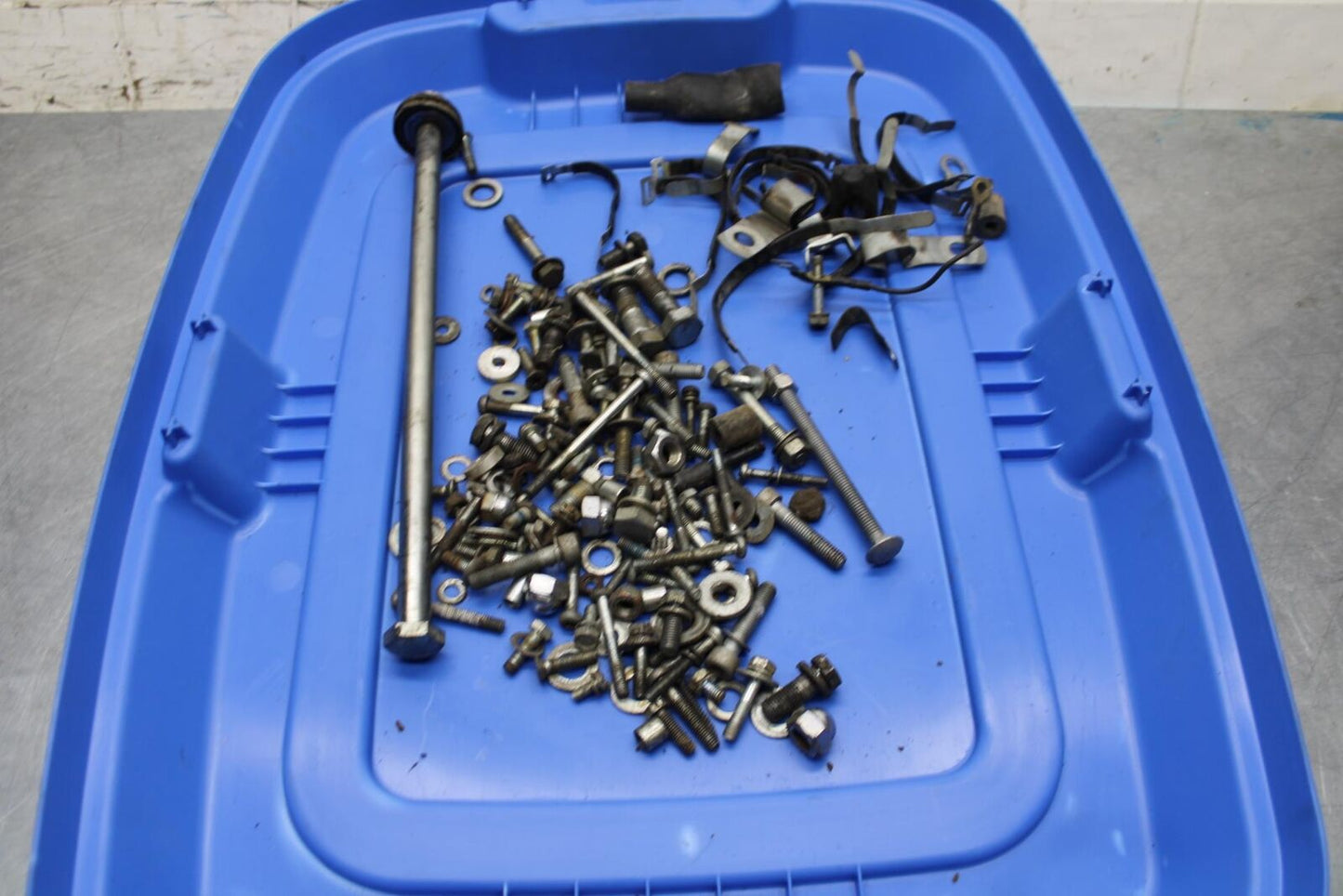 75 SUZUKI GT 550 MISC.MOUNTING BOLTS HARDWARE MOTOR SCREWS BB67