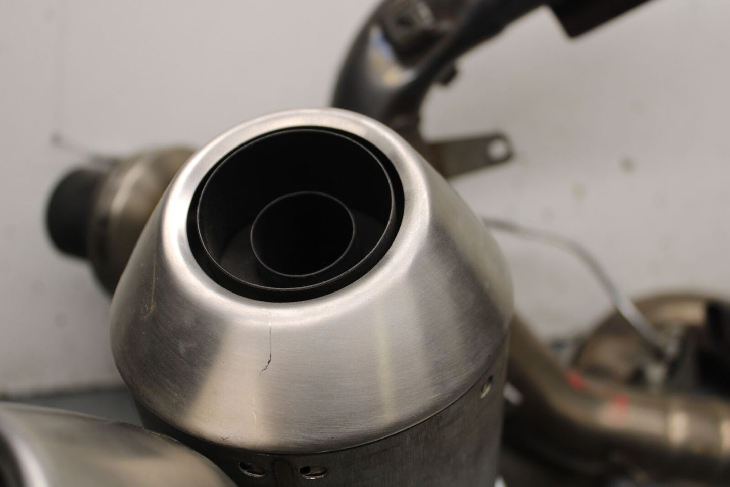 09-11 DUCATI STREETFIGHTER 1098 FULL EXHAUST SYSTEM HEADERS PIPE MUFFLER BB705