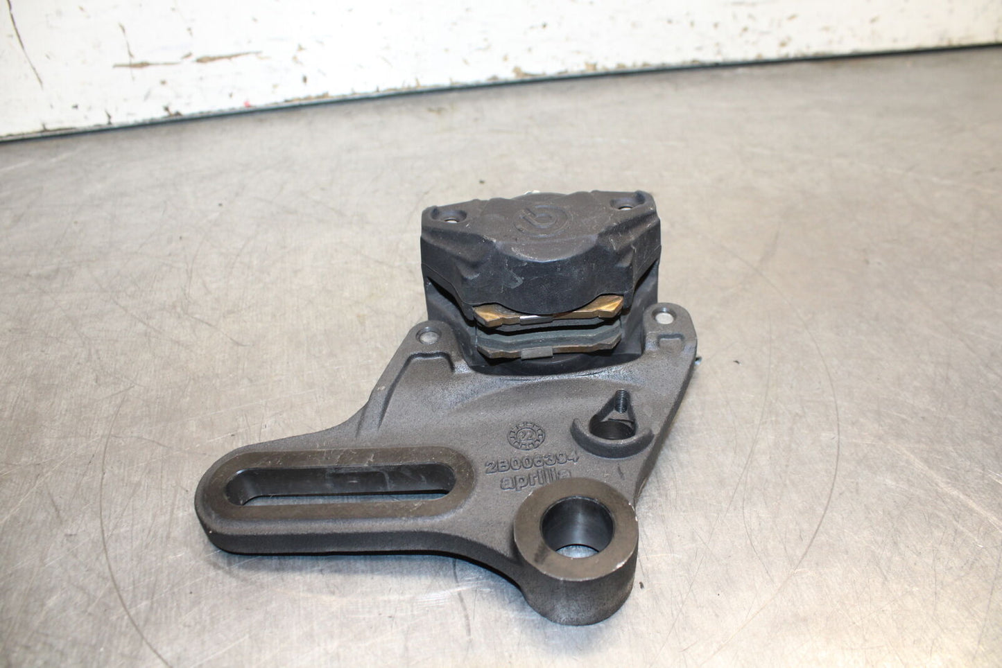21-24 APRILIA TUONO 660 FACTORY REAR BACK BRAKE CALIPER W MOUNT BRACKET BB733