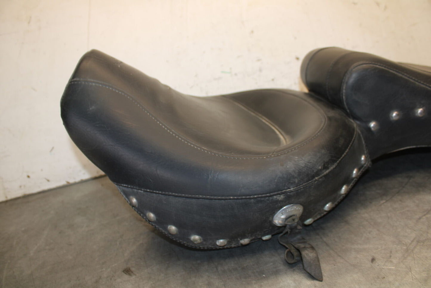 87-03 SUZUKI INTRUDER 1400 VS1400GLP FRONT DRIVERS SEAT BB702