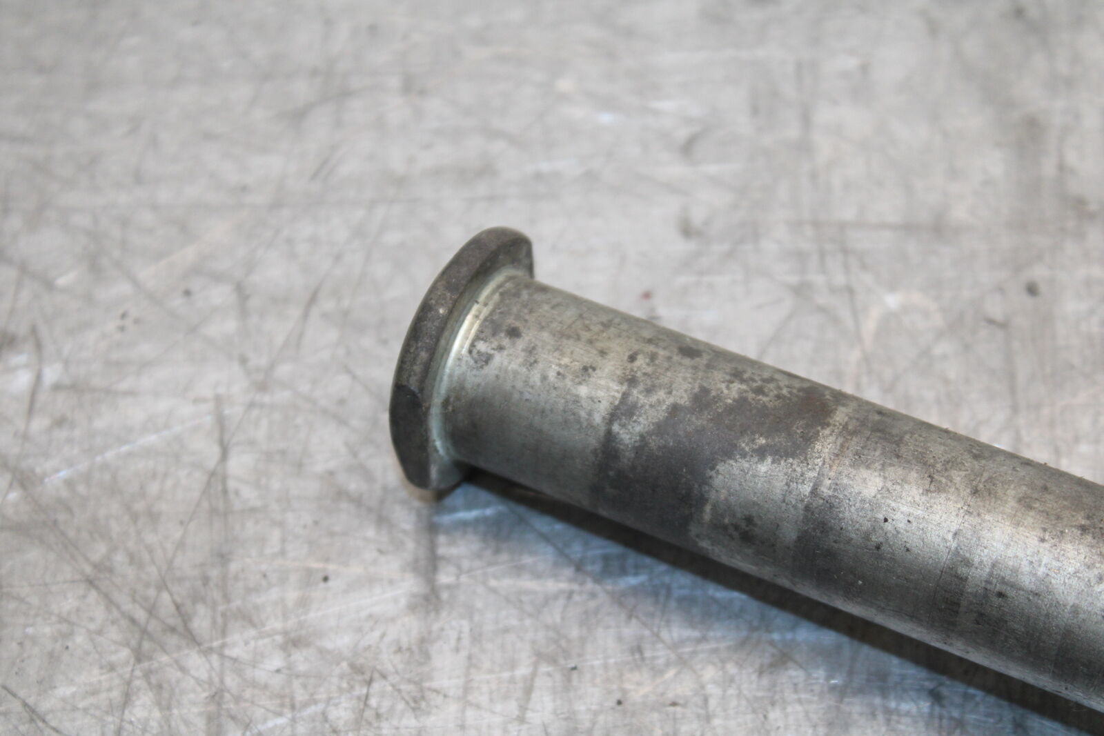 01-03 SUZUKI GSXR600 REAR AXLE BACK WHEEL RIM PIVOT BOLT AXEL BB336