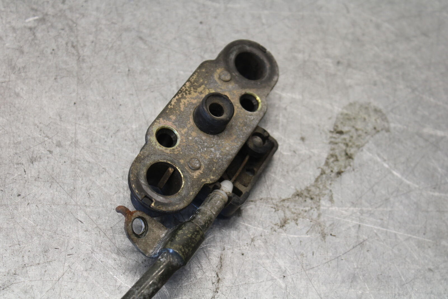 03-07 SUZUKI SV1000S REAR PASSENGER SEAT LATCH LOCK ASSEMBLY BB657