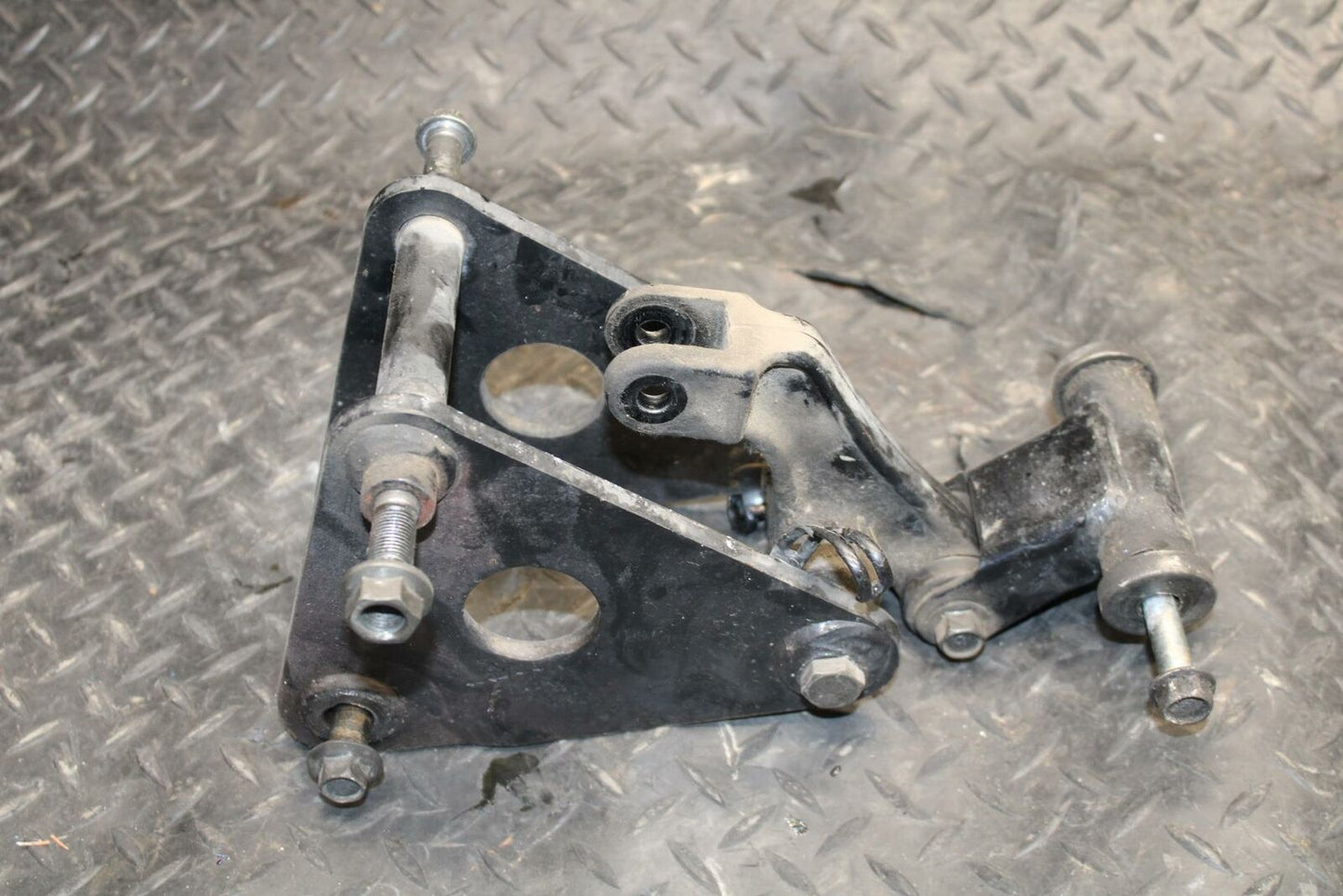 86 SUZUKI GS750ES REAR DOGBONE SHOCK LINKAGE LINK BB233