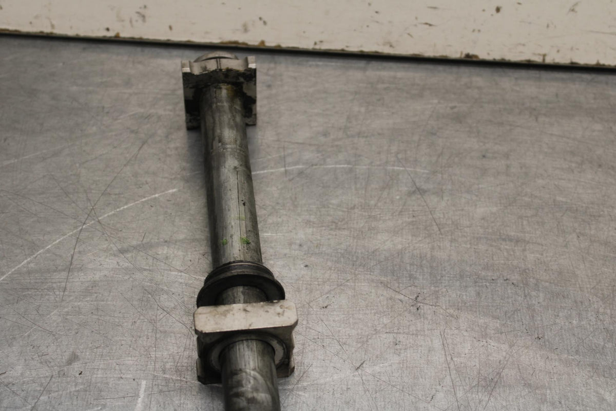 05-06 HONDA CBR600RR REAR AXLE BACK WHEEL RIM BOLT AXEL 42301-MEE-D00 BB624