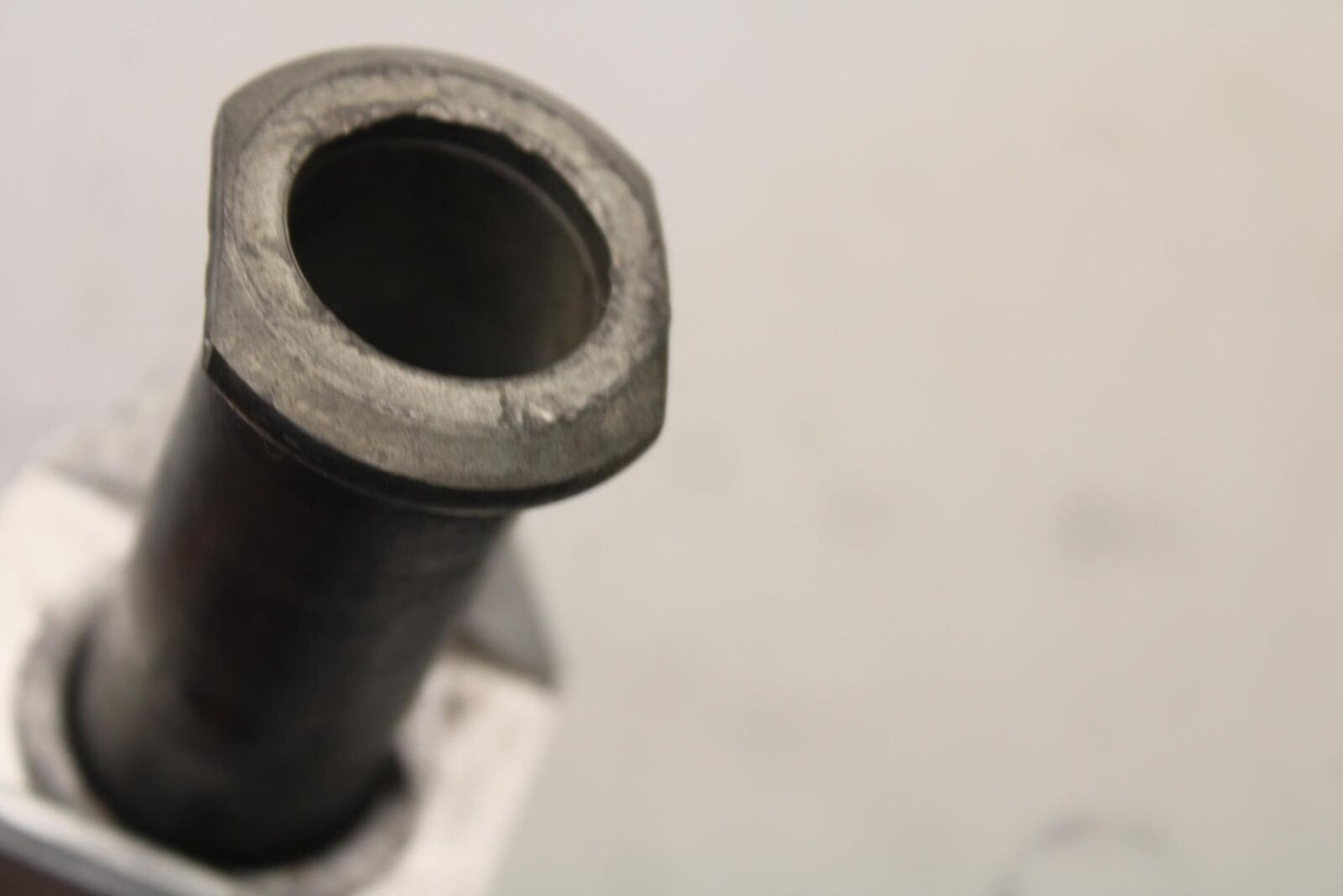 01-03 SUZUKI GSXR600 REAR AXLE BACK WHEEL RIM PIVOT BOLT AXEL 64711-33E10 BB639